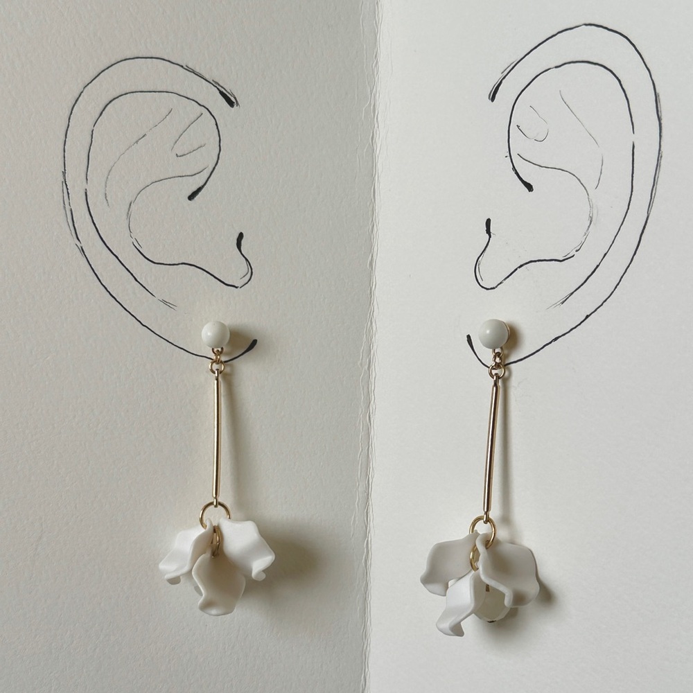 Elegant White Floral Drop Earrings